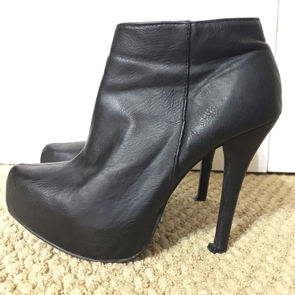 Quipid Booties (black)